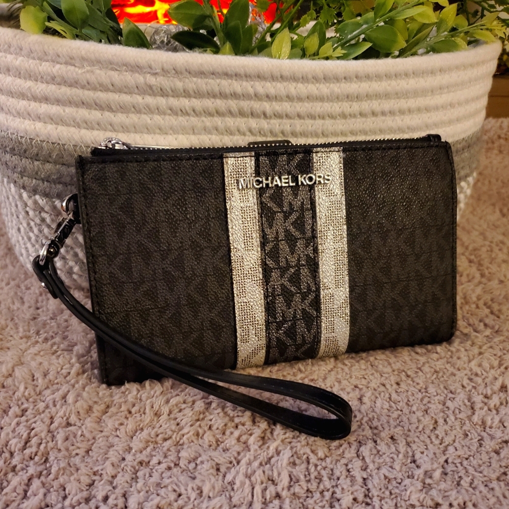 NWT MICHAEL Michael Kors jet set wallet